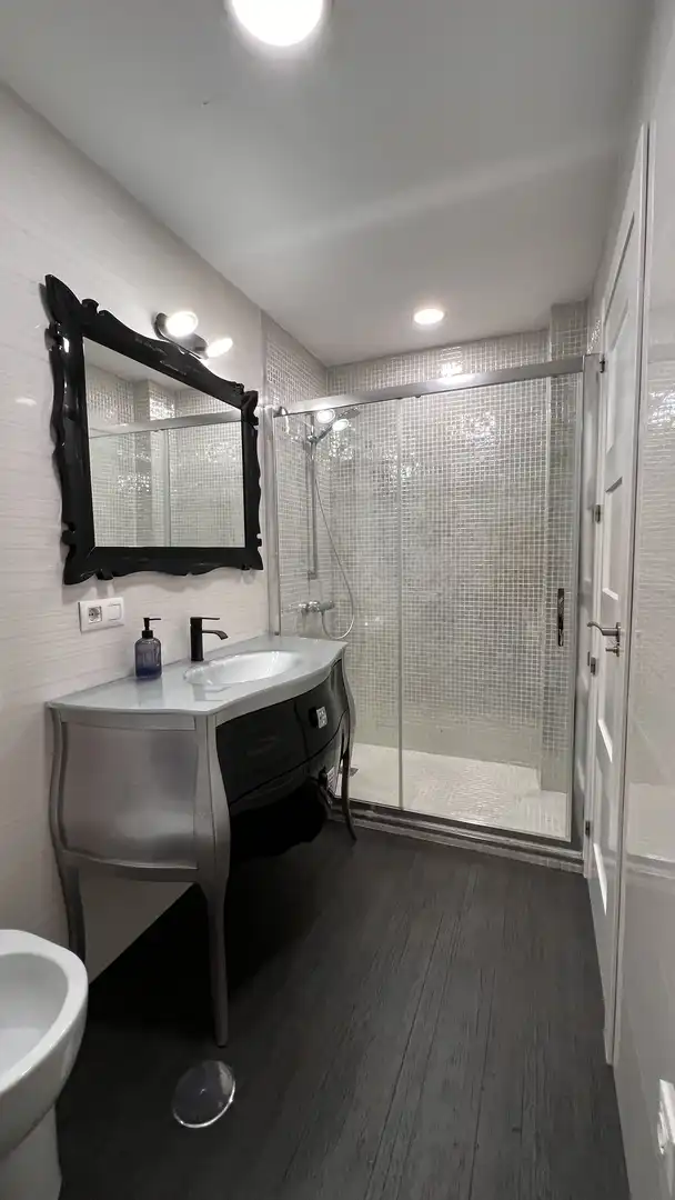 Bathroom of Flat for sale in Las Gabias  with Parquet flooring, Terrace and Storage room
