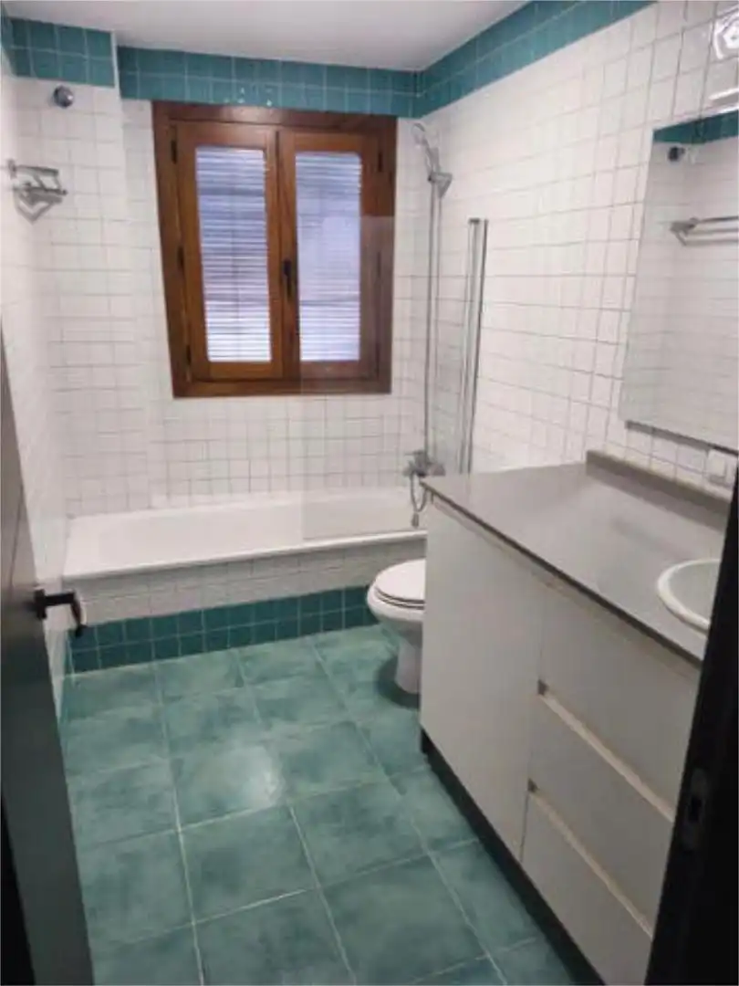 Piso de alquiler en Carmona Baño de Piso de alquiler en Carmona con Amueblado