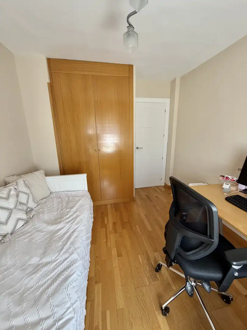 Wohnung zum Verkauf in Camino San Vicente, 19, La Lastrilla Schlafzimmer von Wohnung zum Verkauf in La Lastrilla mit Heizung, Privatgarten und Parkett