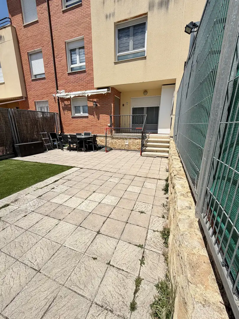 Wohnung zum Verkauf in Camino San Vicente, 19, La Lastrilla Terrasse von Wohnung zum Verkauf in La Lastrilla mit Heizung, Privatgarten und Parkett