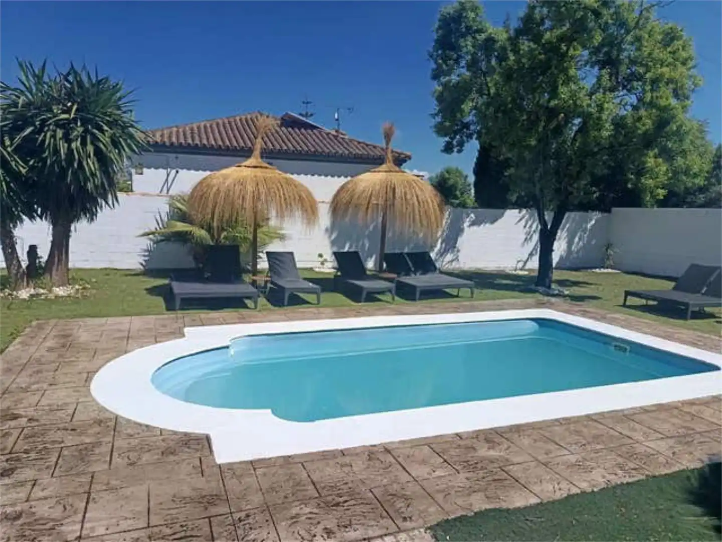 Casa adosada de lloguer a Pelagatos - Pago del Humo Piscina de Casa adosada de lloguer en Chiclana de la Frontera amb Calefacció, Jardí privat i Terrassa