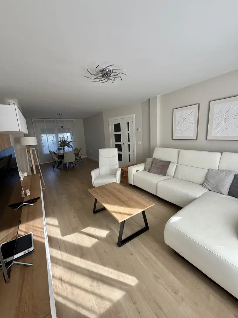 Casa o xalet en venda a Camino San Vicente, 19, La Lastrilla Sala d'estar de Casa o xalet en venda en La Lastrilla amb Terrassa i Balcó