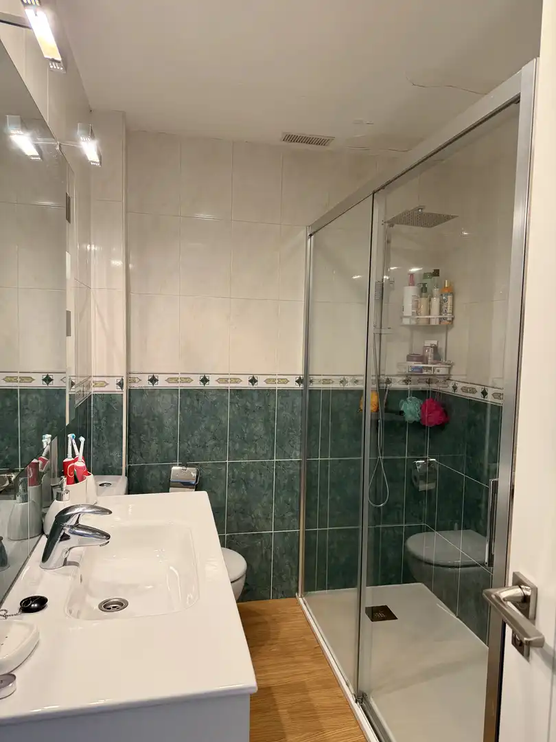 Wohnung zum Verkauf in Camino San Vicente, 19, La Lastrilla Badezimmer von Wohnung zum Verkauf in La Lastrilla mit Heizung, Privatgarten und Parkett