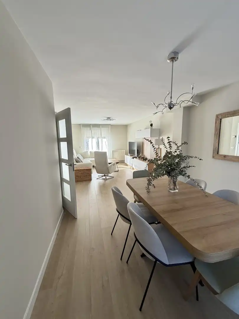 Wohnung zum Verkauf in Camino San Vicente, 19, La Lastrilla Wohnzimmer von Wohnung zum Verkauf in La Lastrilla mit Heizung, Privatgarten und Parkett