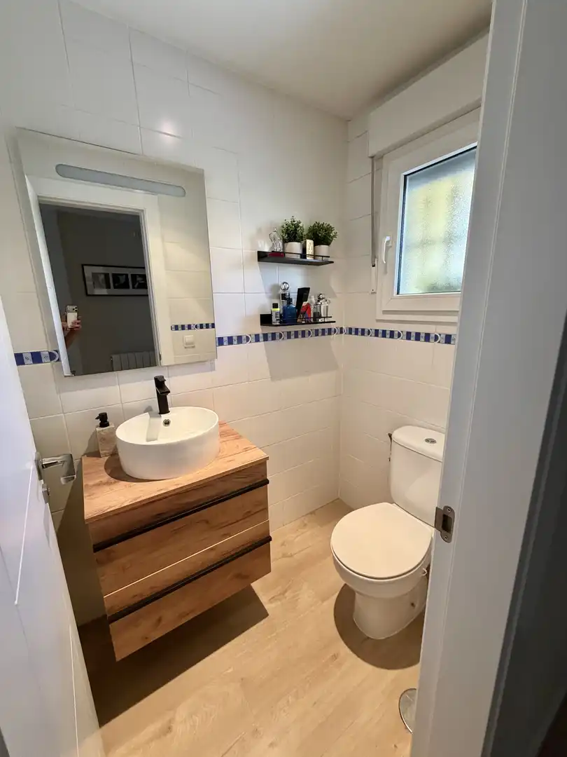 Wohnung zum Verkauf in Camino San Vicente, 19, La Lastrilla Badezimmer von Wohnung zum Verkauf in La Lastrilla mit Heizung, Privatgarten und Parkett