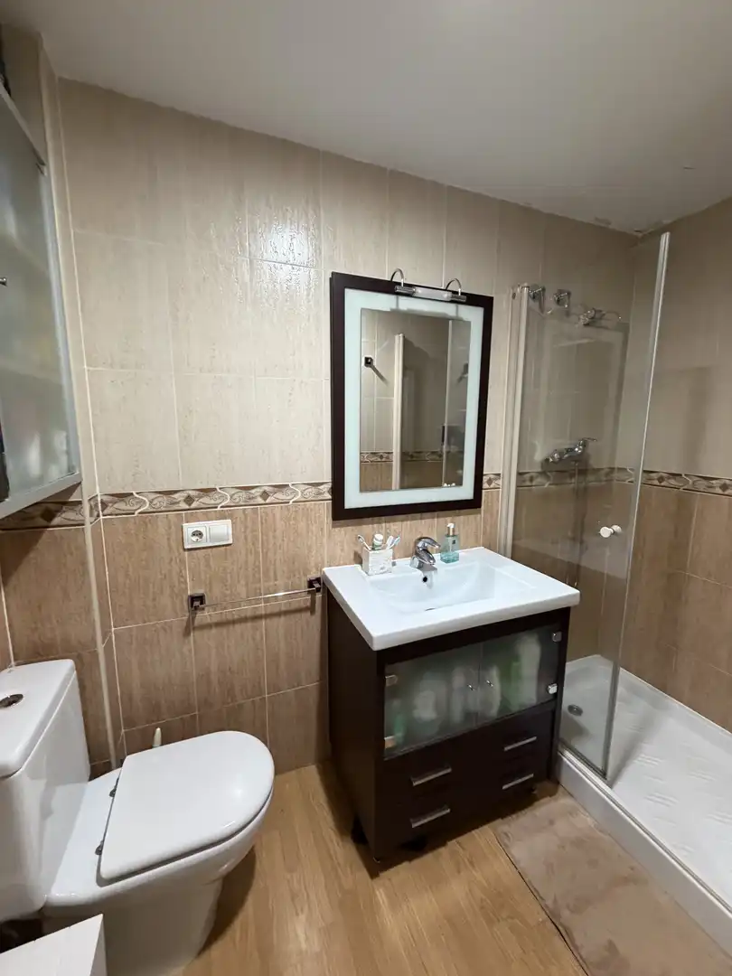 Wohnung zum Verkauf in Camino San Vicente, 19, La Lastrilla Badezimmer von Wohnung zum Verkauf in La Lastrilla mit Heizung, Privatgarten und Parkett