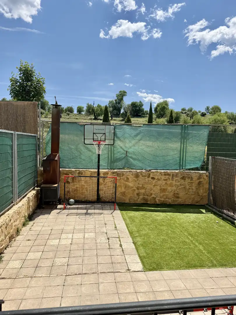 Wohnung zum Verkauf in Camino San Vicente, 19, La Lastrilla Garten von Wohnung zum Verkauf in La Lastrilla mit Heizung, Privatgarten und Parkett