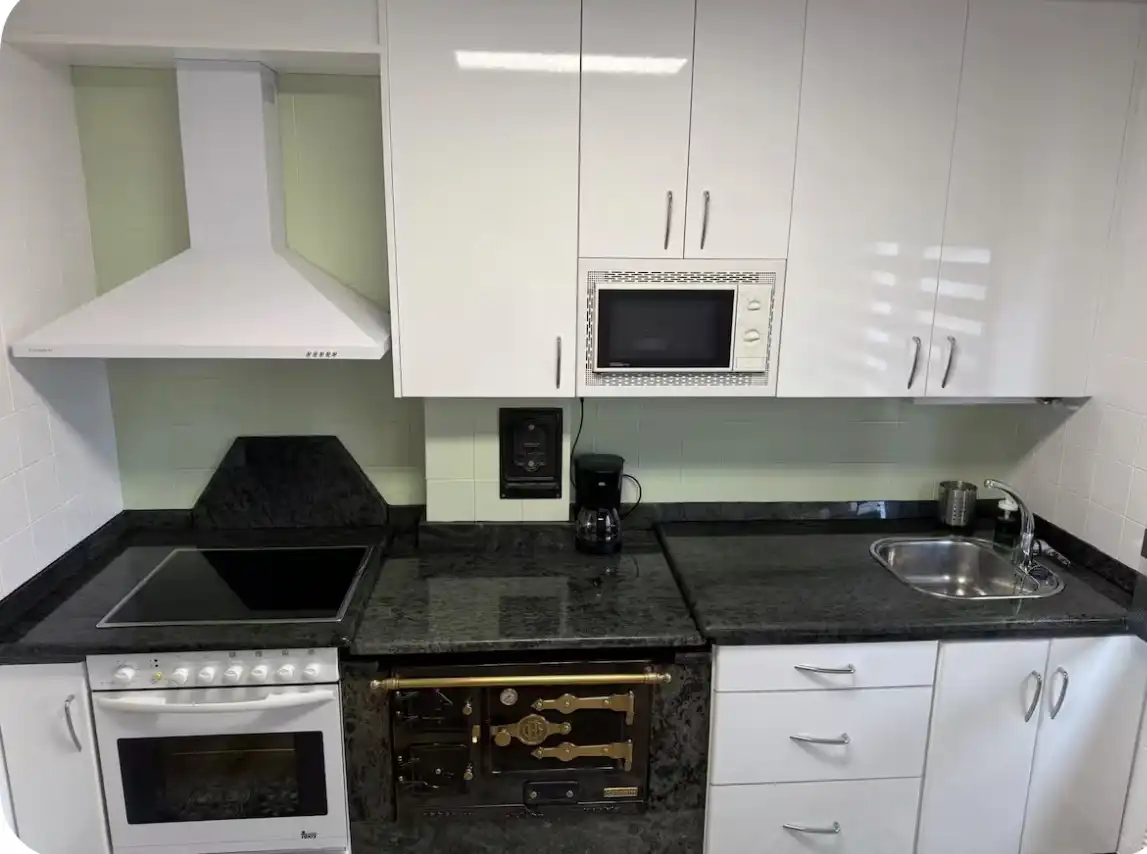 Room in Calle las Viñas, 340, Sierrapando Kitchen of Flat for share in Torrelavega with Heating, Private garden and Parquet flooring