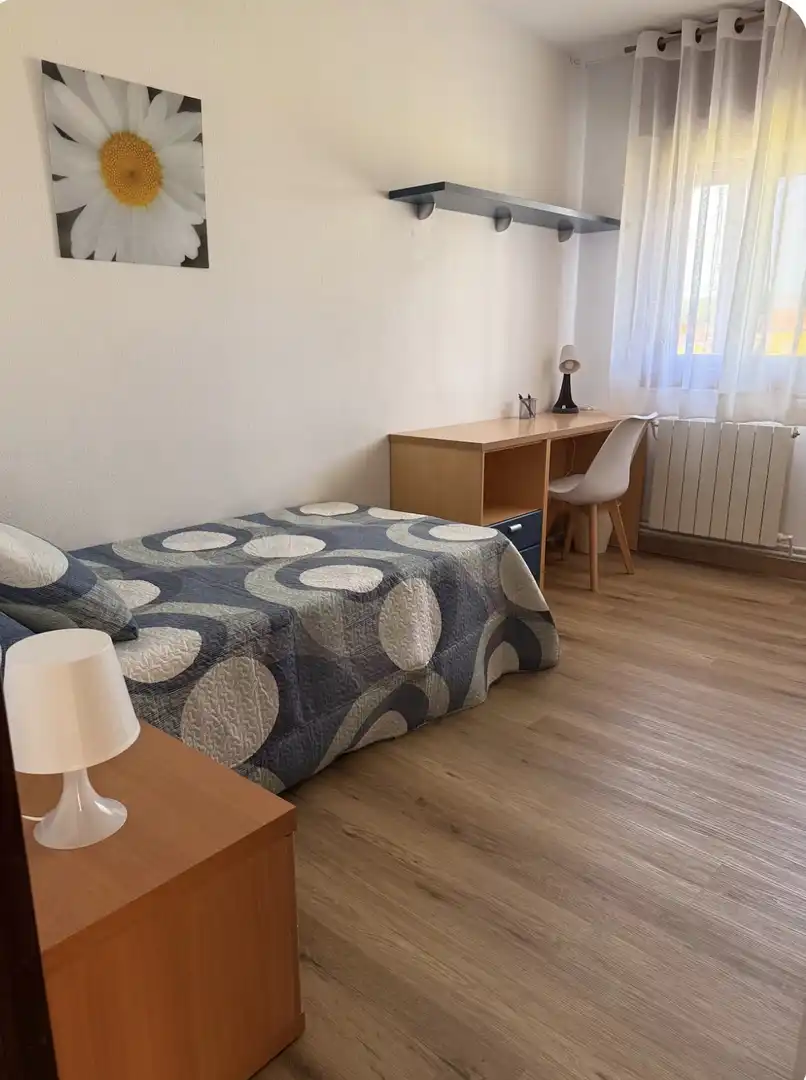 Room in Calle las Viñas, 340, Sierrapando Bedroom of Flat for share in Torrelavega with Heating, Private garden and Parquet flooring
