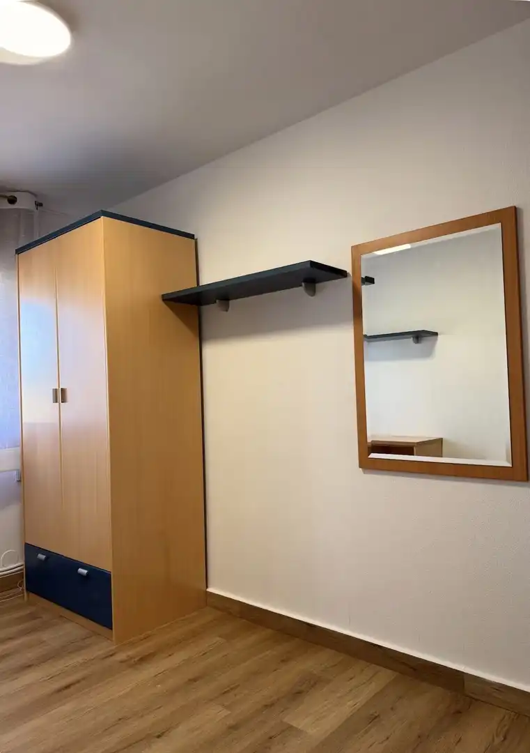 Room in Calle las Viñas, 340, Sierrapando Bedroom of Flat for share in Torrelavega with Heating, Private garden and Parquet flooring
