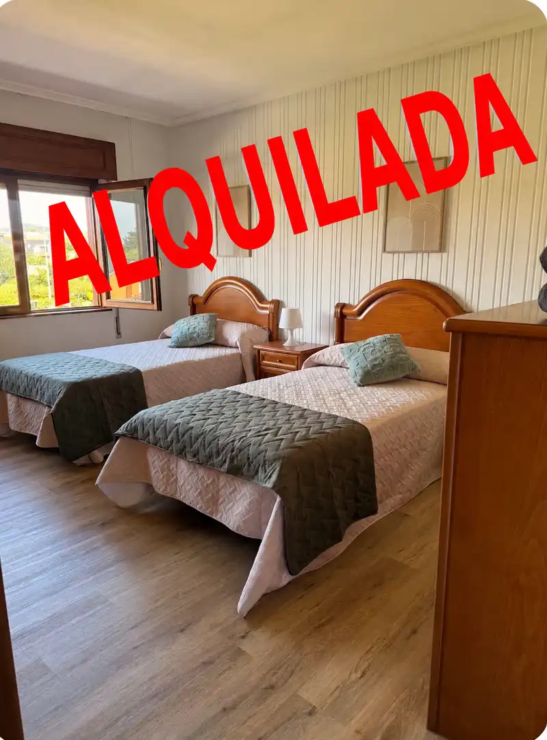 Room in Calle las Viñas, 340, Sierrapando Bedroom of Flat for share in Torrelavega with Heating, Private garden and Parquet flooring