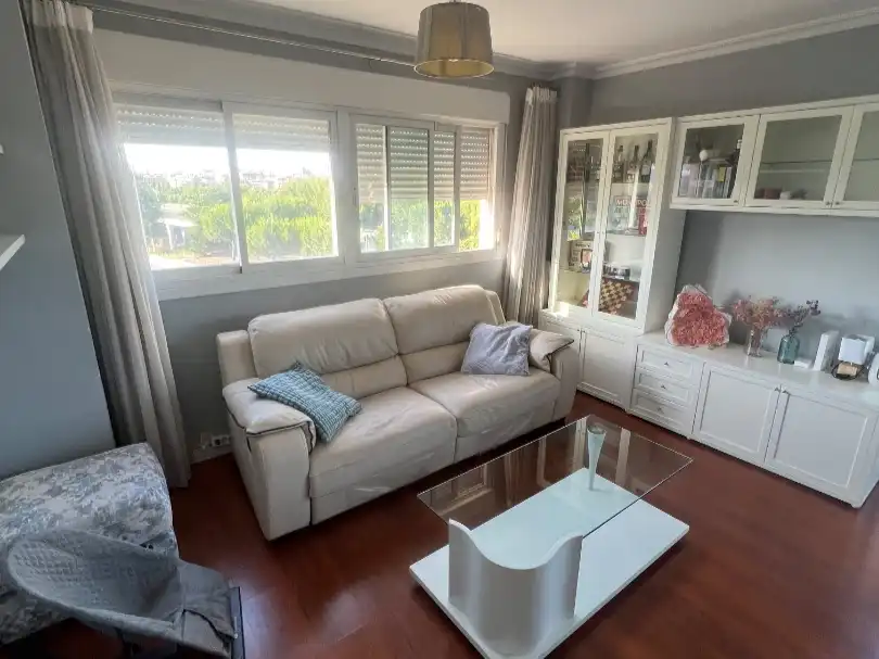 Living room of Flat for share in Madrid  with Air Conditioner, Private garden and Parquet flooring