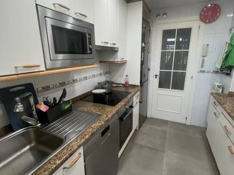 Kitchen of Flat for share in Madrid  with Air Conditioner, Private garden and Parquet flooring