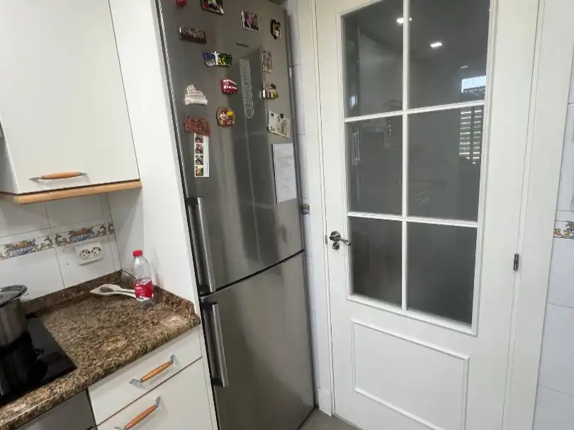 Kitchen of Flat for share in Madrid  with Air Conditioner, Private garden and Parquet flooring