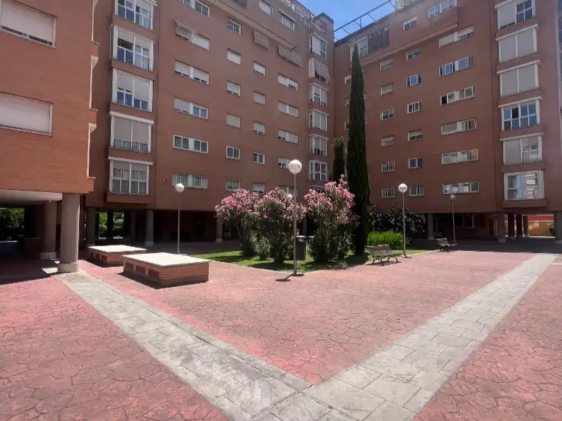 Exterior view of Flat for share in Madrid  with Air Conditioner, Private garden and Parquet flooring