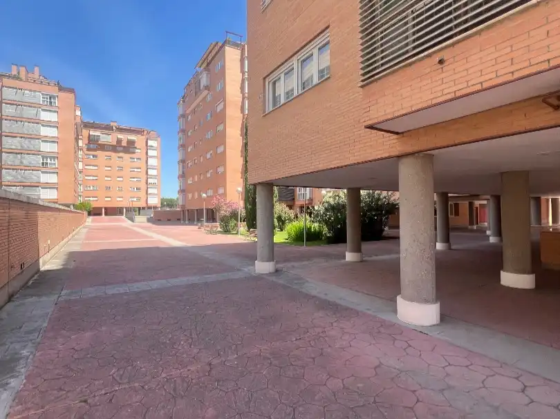 Exterior view of Flat for share in Madrid  with Air Conditioner, Private garden and Parquet flooring