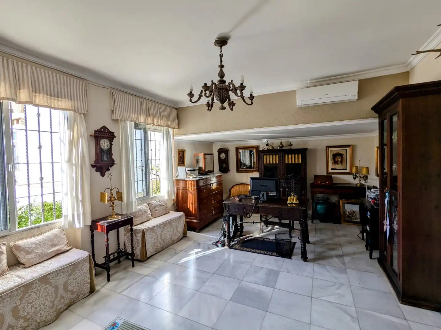 Sala d'estar de Casa o xalet en venda en Sevilla amb Aire condicionat, Jardí privat i Parquet