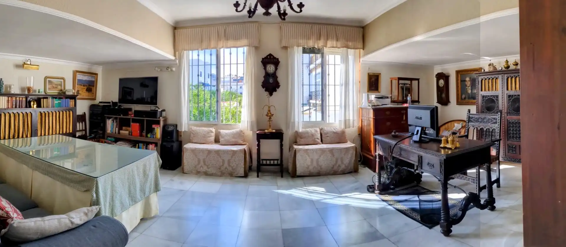 Sala d'estar de Casa o xalet en venda en Sevilla amb Aire condicionat, Jardí privat i Parquet