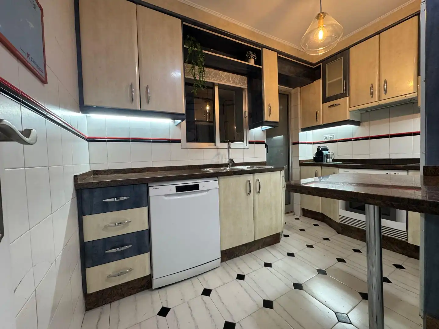 Flat for rent in Calle Cruz de Granada, Angustias - Chana - Encina Kitchen of Flat for rent in Granada with Air Conditioner, Heating and Furnished