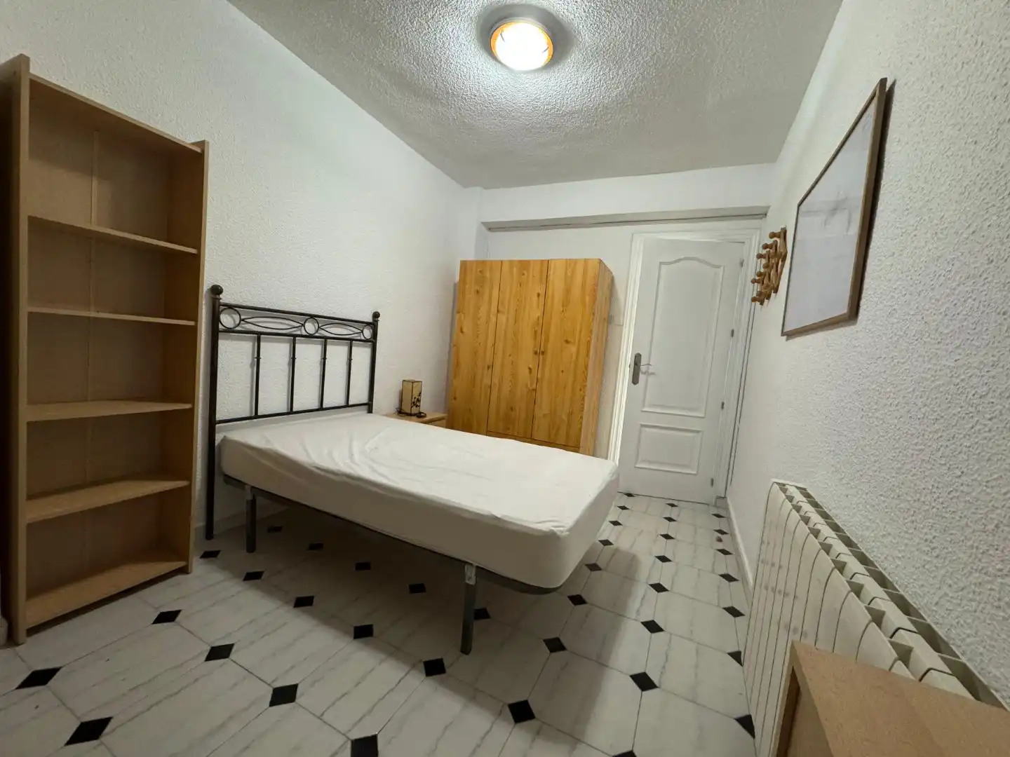Flat for rent in Calle Cruz de Granada, Angustias - Chana - Encina Bedroom of Flat for rent in Granada with Air Conditioner, Heating and Furnished