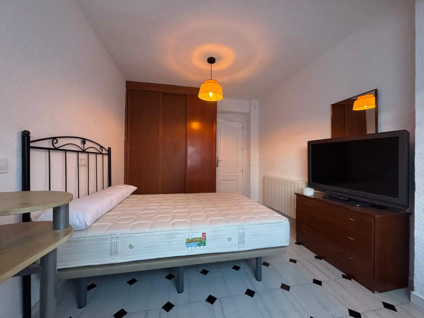 Flat for rent in Calle Cruz de Granada, Angustias - Chana - Encina Bedroom of Flat for rent in Granada with Air Conditioner, Heating and Furnished