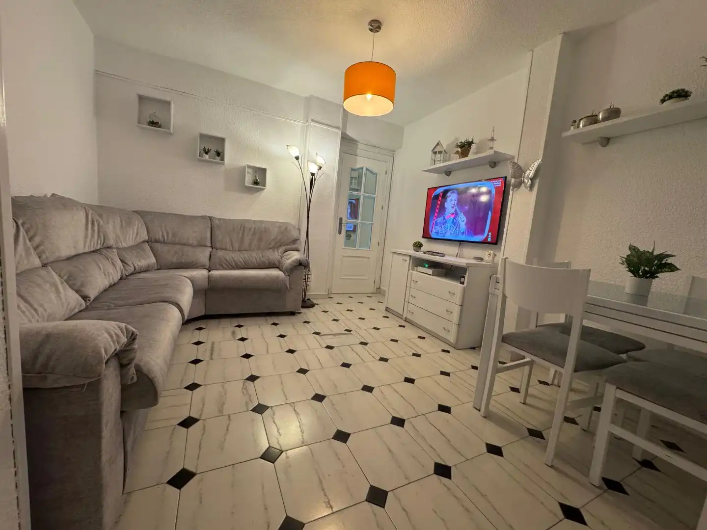 Flat for rent in Calle Cruz de Granada, Angustias - Chana - Encina Living room of Flat for rent in Granada with Air Conditioner, Heating and Furnished