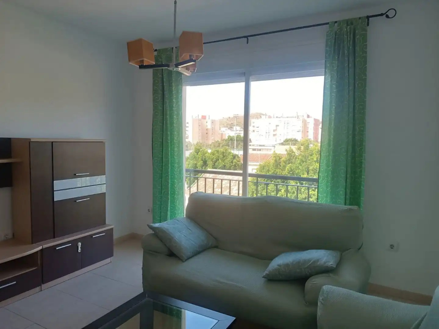 Wohnung zum Verkauf in Calle Juan Breva, 64, Alegría de la Huerta- Jardín de Málaga Wohnzimmer von Wohnung zum Verkauf in Málaga Capital mit Klimaanlage und Balkon
