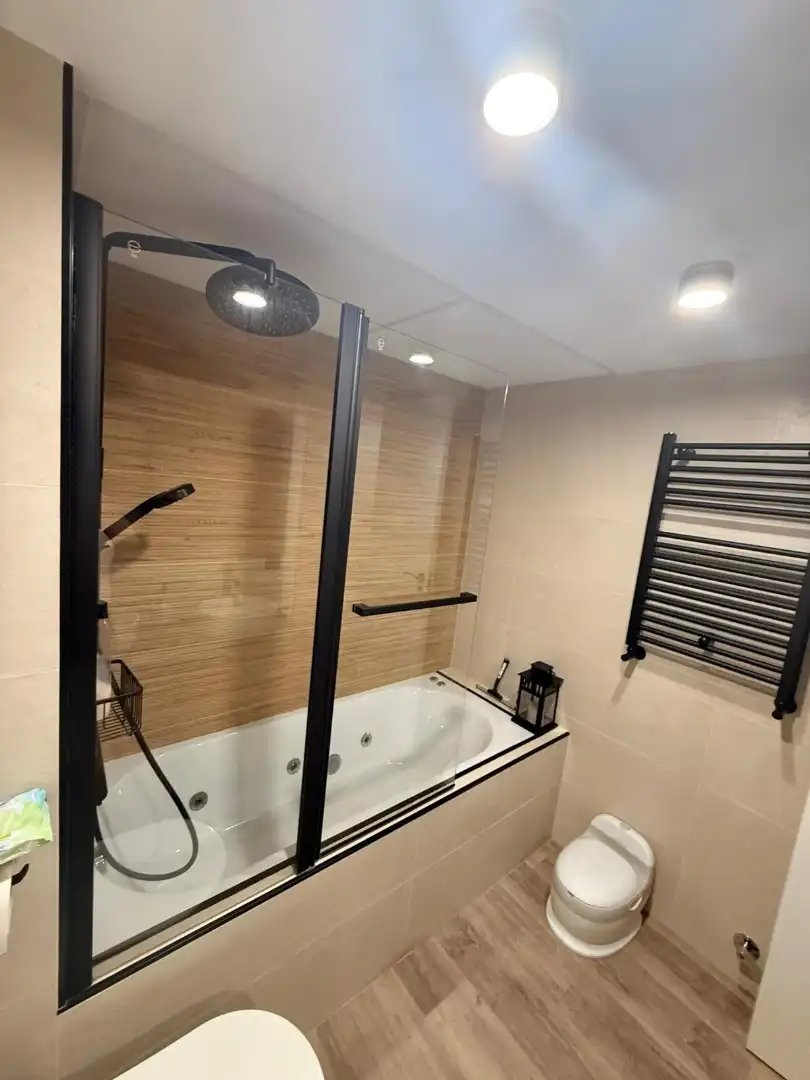 Wohnung zum Verkauf in Calle de Uruguay, 23, La Espinilla - Parque Blanco Badezimmer von Wohnung zum Verkauf in Coslada mit Klimaanlage und Terrasse