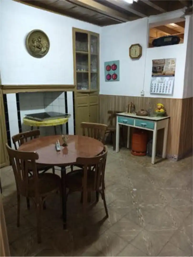 Casa adosada en venda a Almadén Cuina de Casa adosada en venda en Almadén amb Traster i Moblat