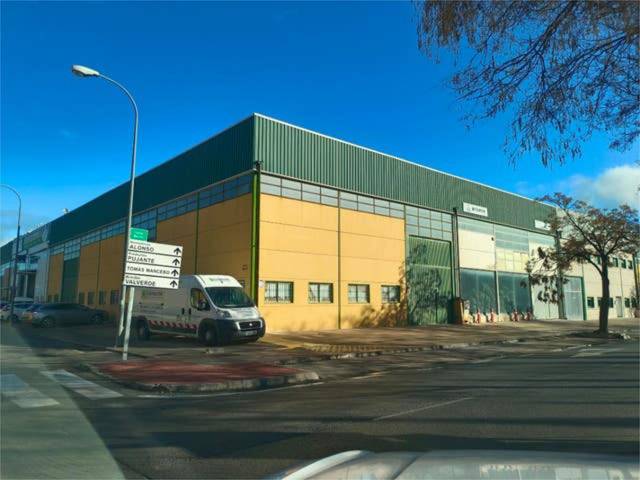 Nave industrial en Alquiler en Baza