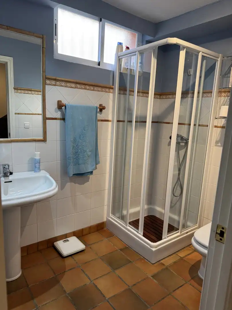 Houses for sale in Calle Escultor Freila Guevara, 32, El Brillante -El Naranjo - El Tablero Bathroom of Houses for sale in Córdoba with Air Conditioner, Heating and Private garden