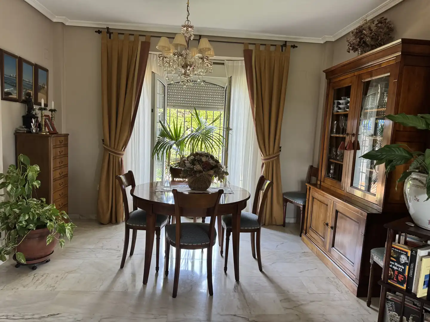 Houses for sale in Calle Escultor Freila Guevara, 32, El Brillante -El Naranjo - El Tablero Dining room of Houses for sale in Córdoba with Air Conditioner, Heating and Private garden