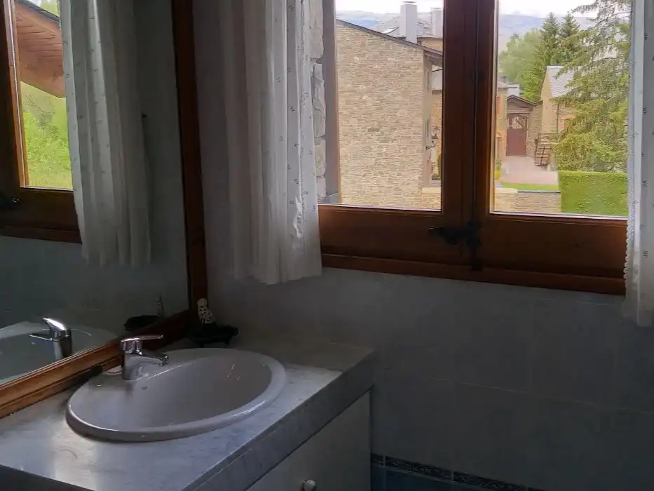 Bany de Casa adosada de lloguer en Alp amb Terrassa