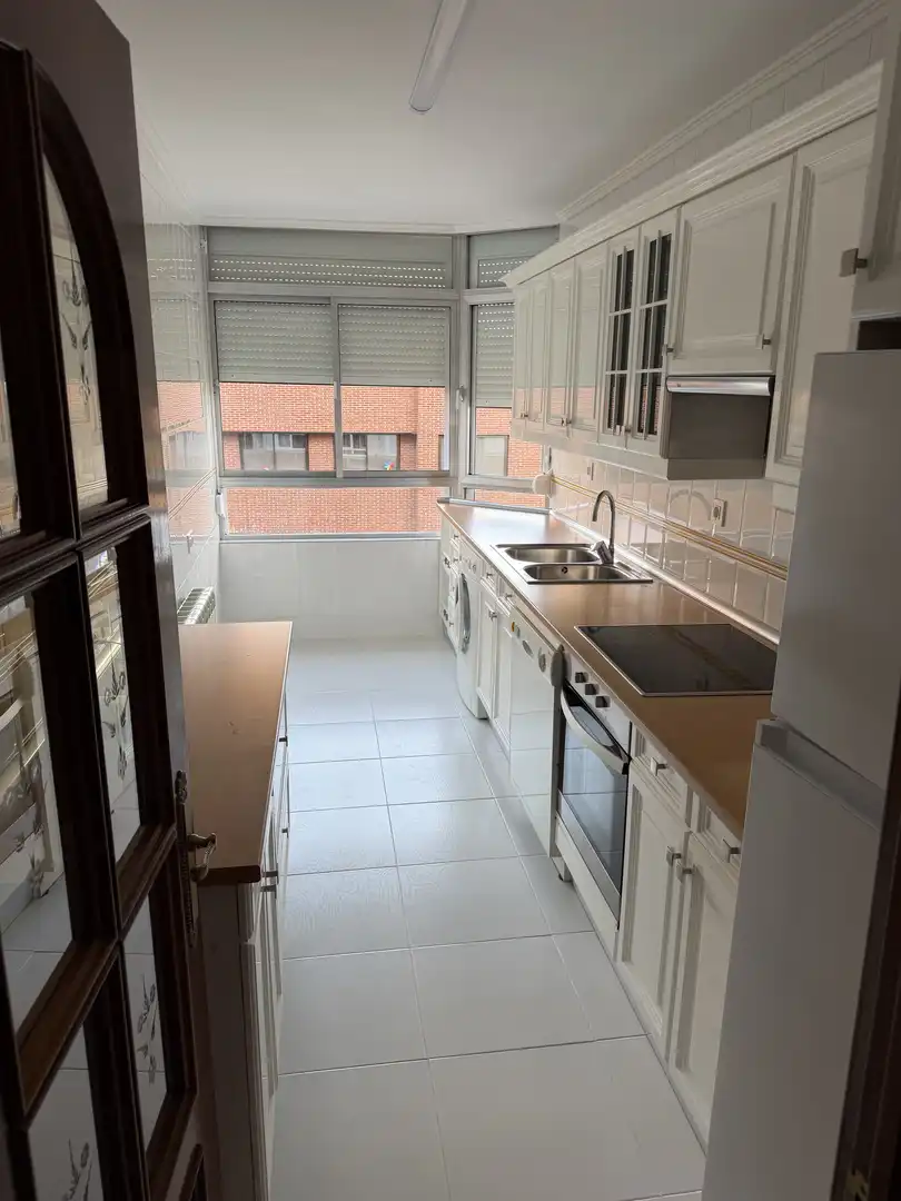 Flat for sale in Calle Mercedes, 5, Plaza de Toros Kitchen of Flat for sale in Valladolid Capital with Terrace and Balcony