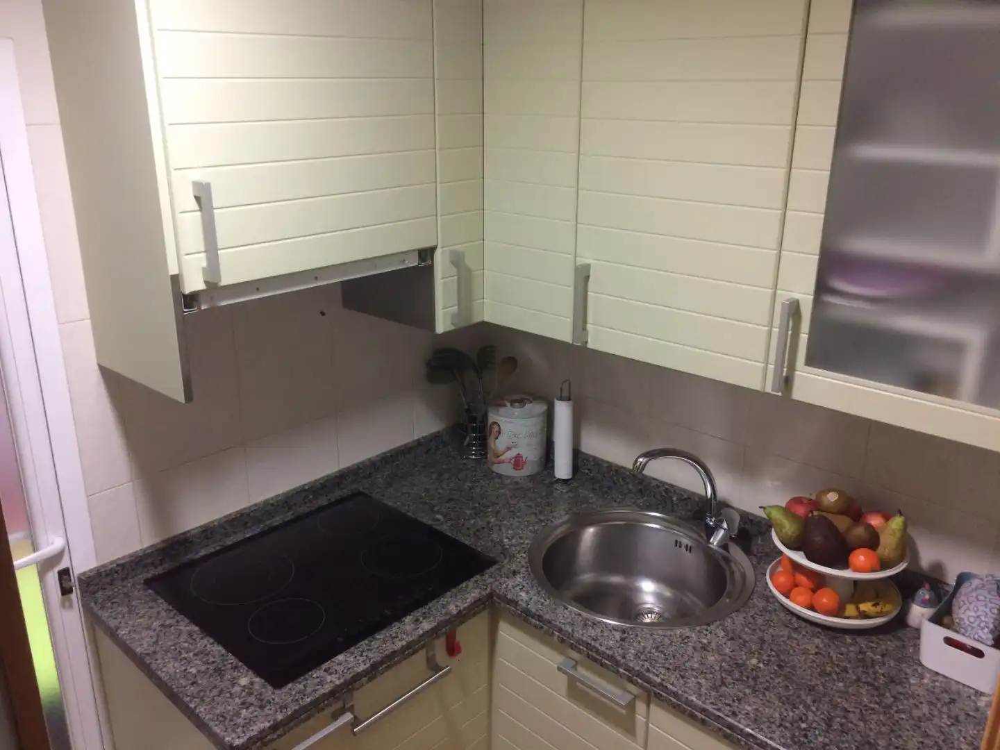 Flat for sale in Paseo de Carmelitas, 87, San Vicente - Las Úrsulas Kitchen of Flat for sale in Salamanca Capital with Air Conditioner