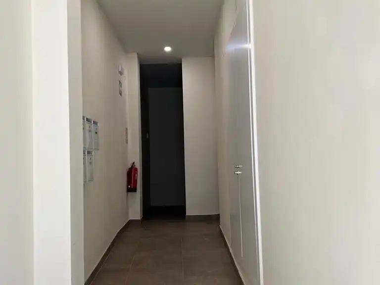 Wohnung zur Miete in Los Remedios Wohnung zur Miete in Sevilla mit Klimaanlage, Parkett und Terrasse