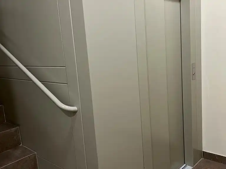 Wohnung zur Miete in Los Remedios Schlafzimmer von Wohnung zur Miete in Sevilla mit Klimaanlage, Parkett und Terrasse