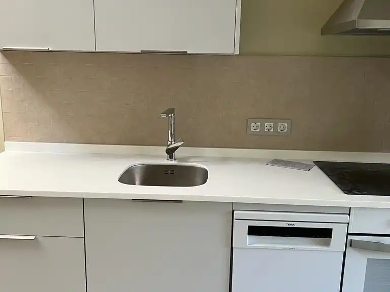 Wohnung zur Miete in Los Remedios Küche von Wohnung zur Miete in Sevilla mit Klimaanlage, Parkett und Terrasse