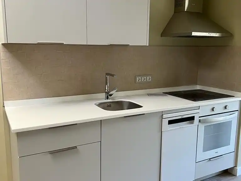 Wohnung zur Miete in Los Remedios Küche von Wohnung zur Miete in Sevilla mit Klimaanlage, Parkett und Terrasse