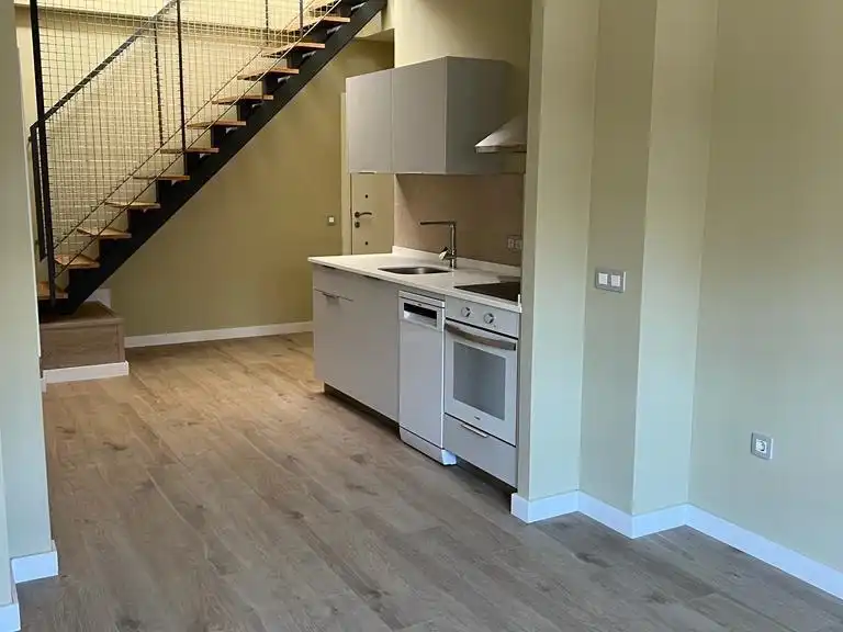 Wohnung zur Miete in Los Remedios Küche von Wohnung zur Miete in Sevilla mit Klimaanlage, Parkett und Terrasse