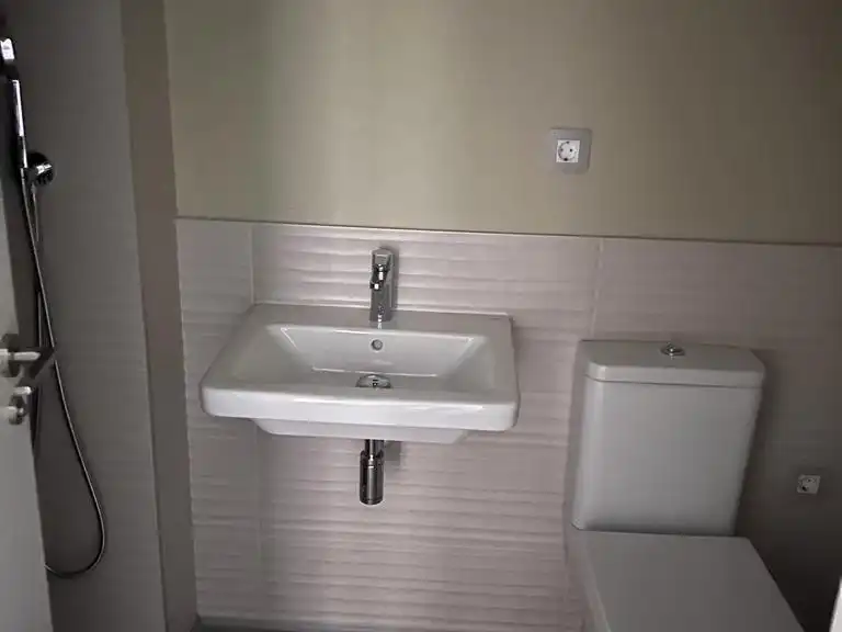 Wohnung zur Miete in Los Remedios Badezimmer von Wohnung zur Miete in Sevilla mit Klimaanlage, Parkett und Terrasse