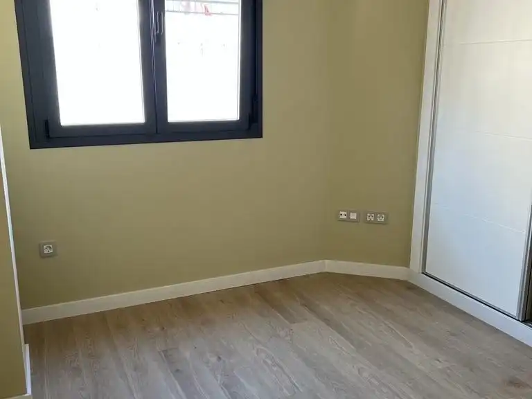 Wohnung zur Miete in Los Remedios Schlafzimmer von Wohnung zur Miete in Sevilla mit Klimaanlage, Parkett und Terrasse