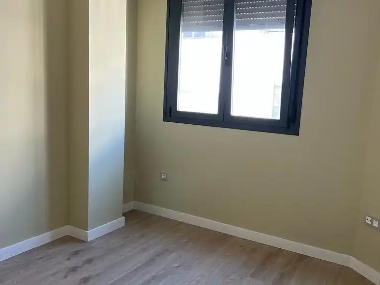 Wohnung zur Miete in Los Remedios Schlafzimmer von Wohnung zur Miete in Sevilla mit Klimaanlage, Parkett und Terrasse