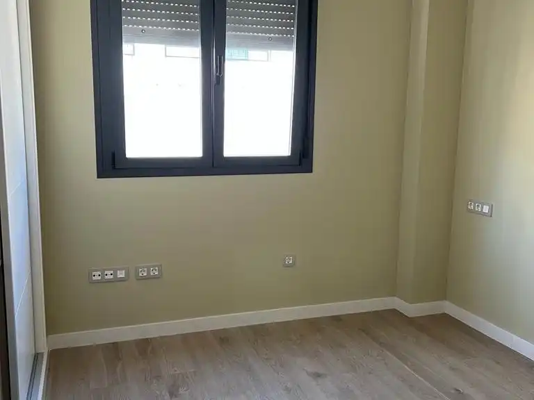 Wohnung zur Miete in Los Remedios Schlafzimmer von Wohnung zur Miete in Sevilla mit Klimaanlage, Parkett und Terrasse