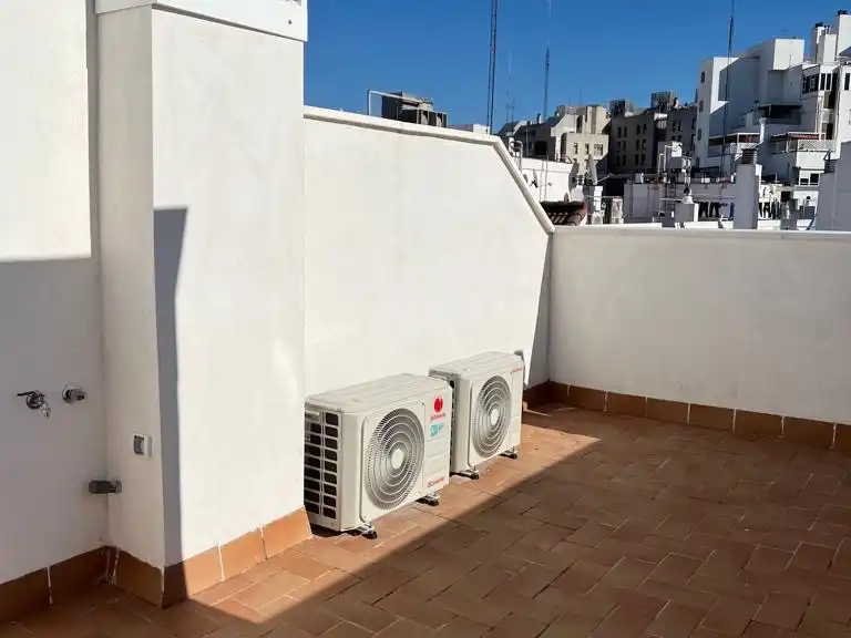 Wohnung zur Miete in Los Remedios Terrasse von Wohnung zur Miete in Sevilla mit Klimaanlage, Parkett und Terrasse