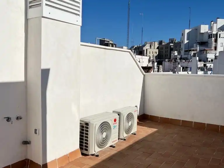 Wohnung zur Miete in Los Remedios Terrasse von Wohnung zur Miete in Sevilla mit Klimaanlage, Parkett und Terrasse