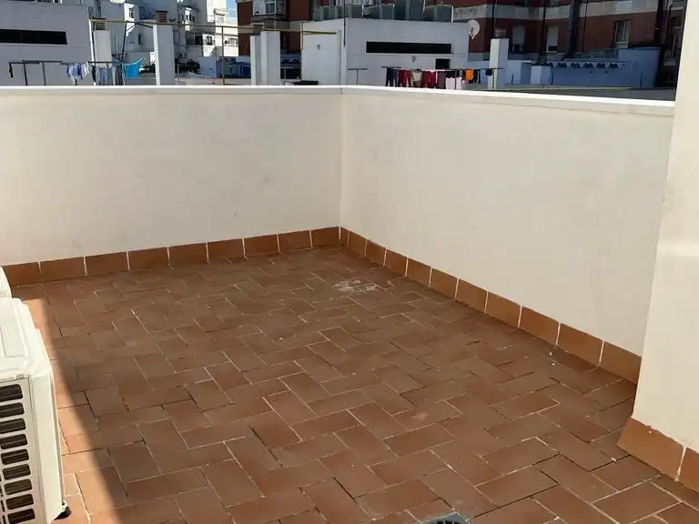 Wohnung zur Miete in Los Remedios Terrasse von Wohnung zur Miete in Sevilla mit Klimaanlage, Parkett und Terrasse