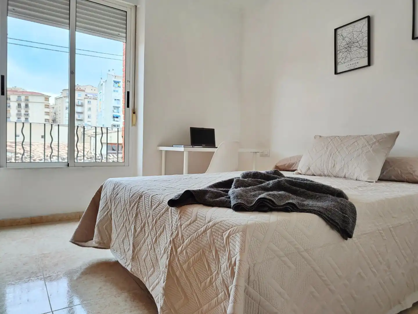 Habitación de Piso de alquiler en Alcoy / Alcoi con Calefacción, Terraza y Amueblado