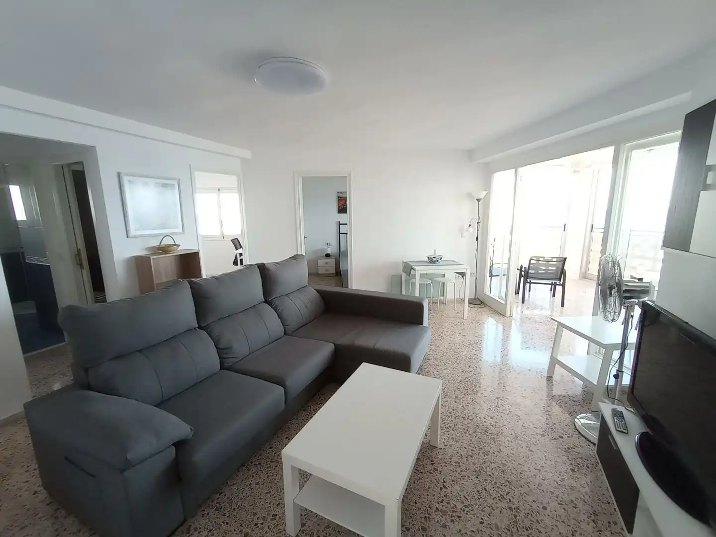 Apartamento de alquiler en Avenida de Niza, 30, Playa de San Juan Sala de estar de Apartamento de alquiler en Alicante / Alacant con Calefacción, Terraza y Piscina