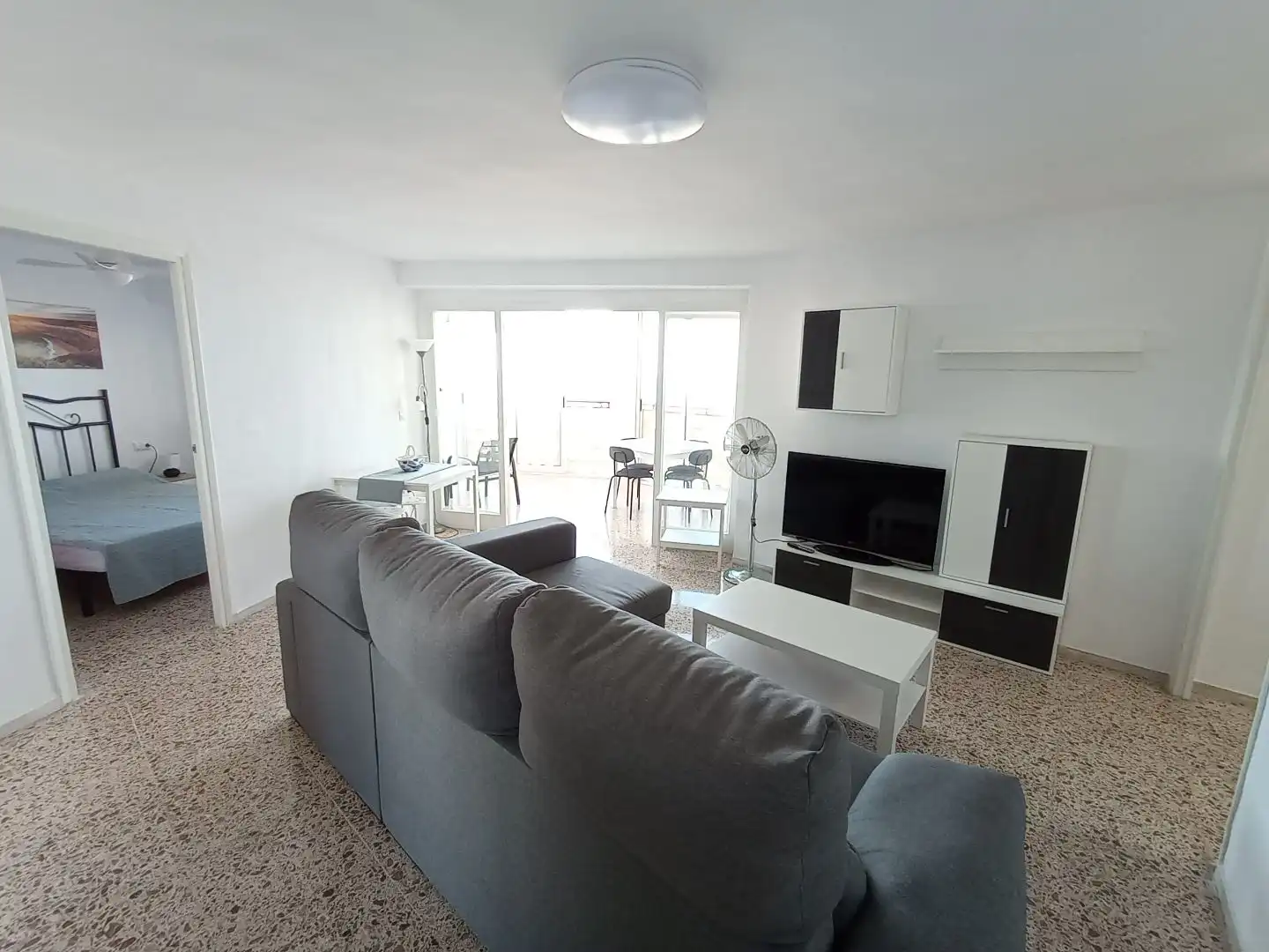 Apartamento de alquiler en Avenida de Niza, 30, Playa de San Juan Sala de estar de Apartamento de alquiler en Alicante / Alacant con Calefacción, Terraza y Piscina